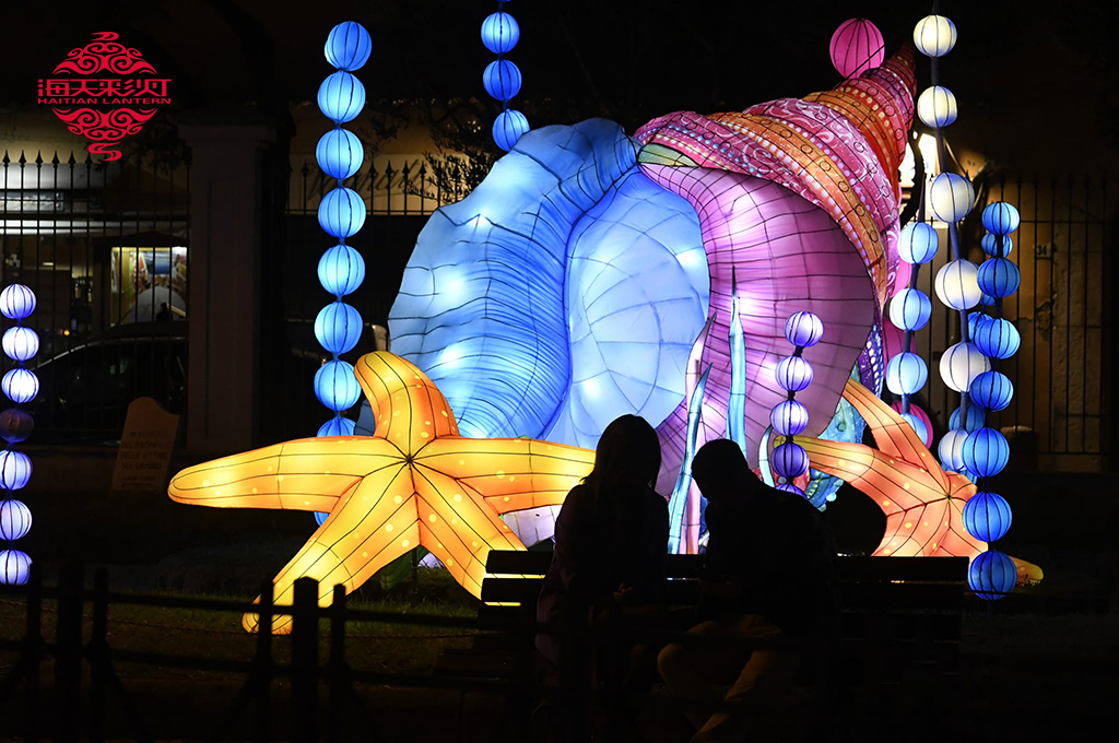 Des lanternes haïtiennes illuminent l'événement populaire « Favole di Luce » de la ville côtière italienne